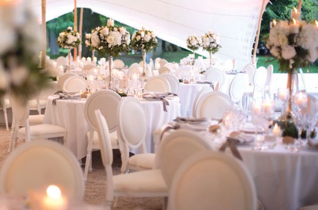  تصميم أنيق لصالة العرس بأجواء نقية راقية