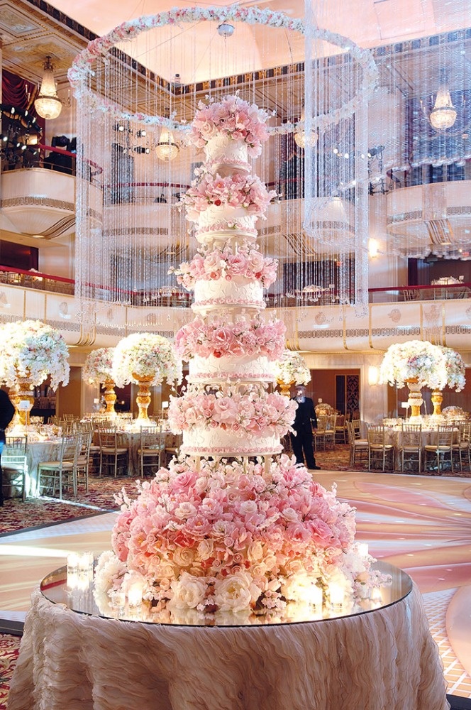 كعكة الزفاف: حضورها شهي وغيابها أشهى!