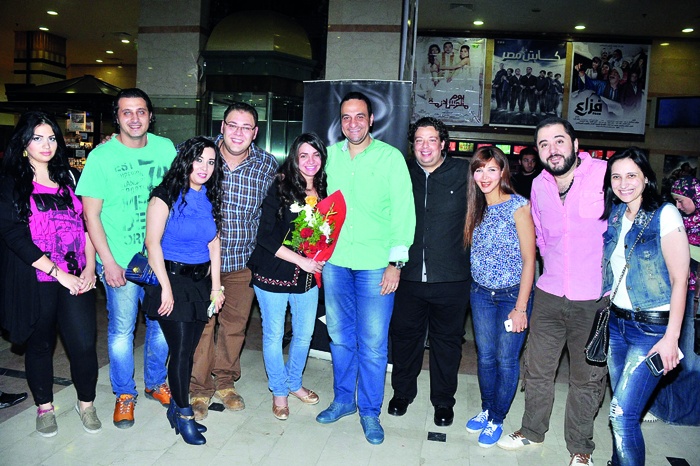 لماذا غابت سيمون وحضرت ألفت عمر في العرض الأول لـ «فزاع»؟