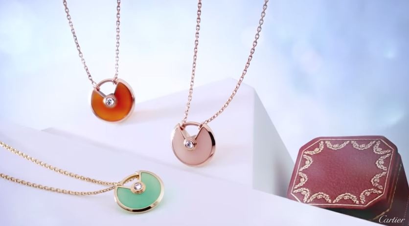 بالفيديو والصور- رسالة سرية من أموليت دو كارتييه...هل تعرفين ما هو الحجر الجالب للحظ؟ والسعادة؟ والحب؟