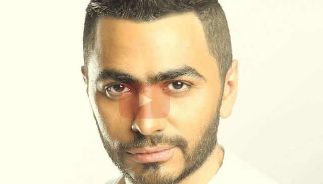 بالفيديو - هل شاهدتم  تامر حسني قبل 13 عاماً حينما كان يغني لعمرو دياب