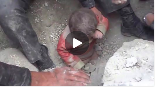 شاهد- هذا الفيديو يثبت أن لا أحد يموت قبل أن تحل ساعته... 