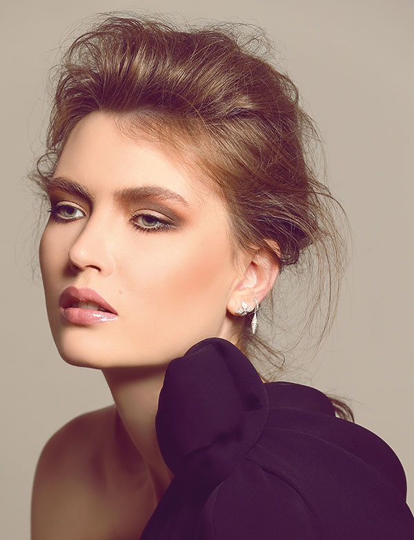 ألوان ترابية، بني وبرونزي ونحاسي، دخاني أو آيلاينر، لا شيء أفضل من ذلك لجعل النظرة ساحرة...