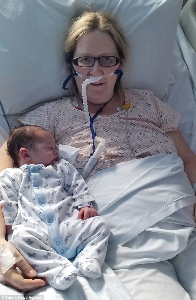 أم تفارق الحياة لـ11 دقيقة أثناء الولادة.. وتستيقظ ناسية أنها حامل!!