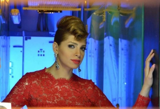 هل ارتدت آمال ماهر نفس فستان أنغام؟