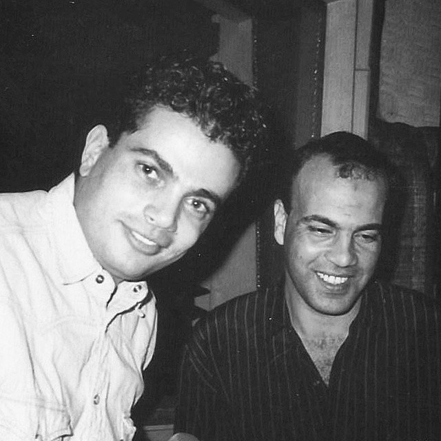 ما الذي كتبه عمرو دياب لصديق عمره في ذكراه الأولى؟