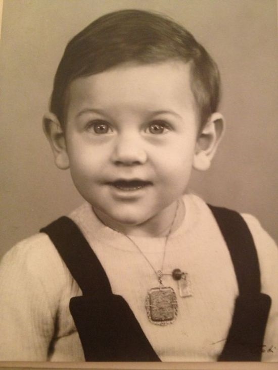 خمنوا .. هذا الطفل الجميل أي نجم الآن؟