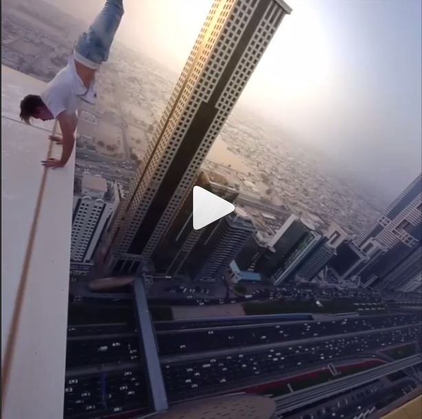 بالفيديو: مغامر يقفز من أحد فنادق دبي من دون وسائل حماية