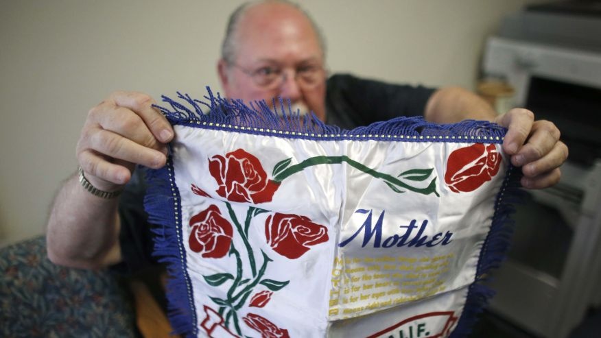 أرسل هدية عيد الأم من الجبهة ووصلت بعد 73 عاماً فماذا احتوت؟