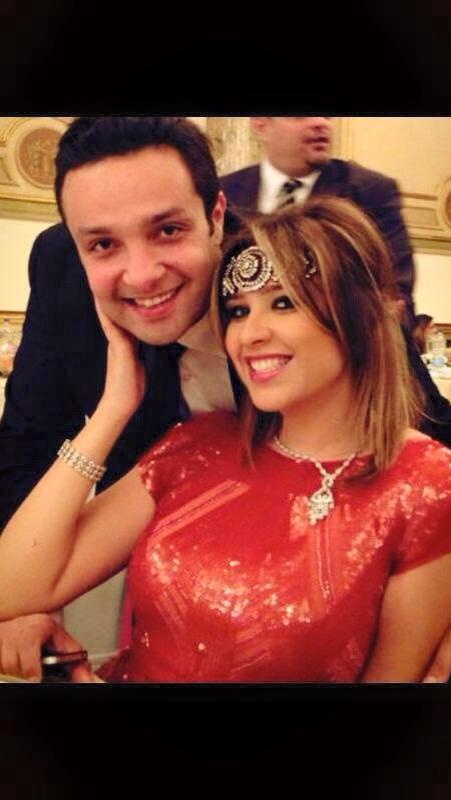 هل ترفض ياسمين عبد العزيز دخول شقيقها مجال التمثيل؟ وهل نشبت خلافات بينهما؟