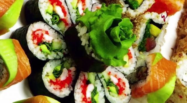 صحتك مع كارين - متى يجب ألا تأكلي السوشي؟
