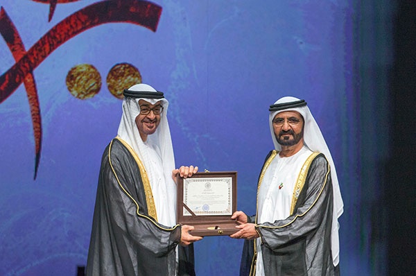 محمد بن زايد يكرّم الفائزين بجائزة زايد للكتاب