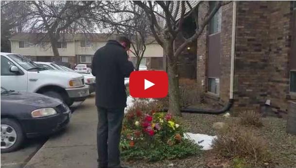 بالفيديو كيف كانت ردّة فعل أب يرى ألوان عيون أولاده للمرّة الأولى