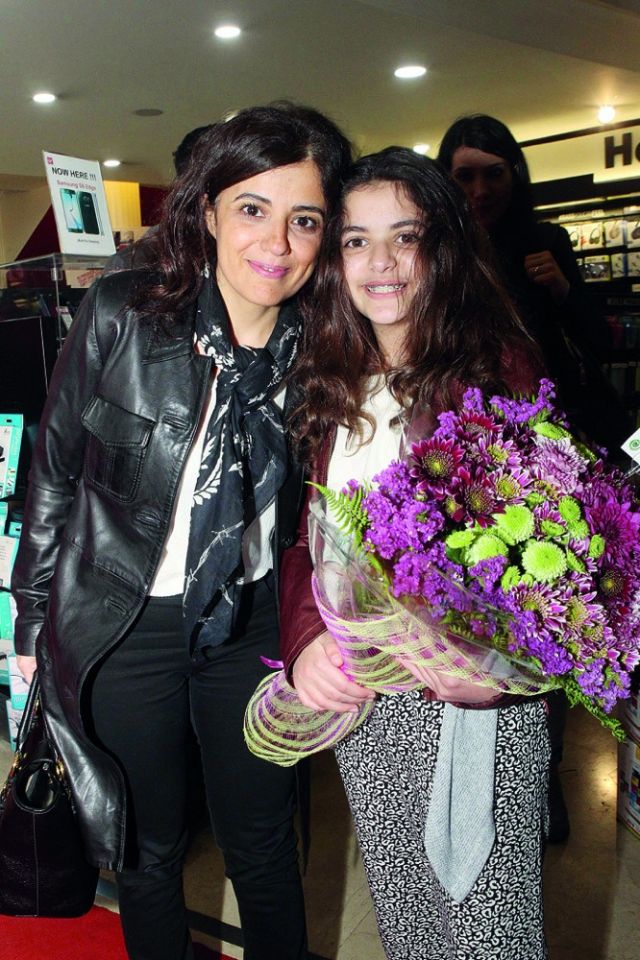 نايا وسيمون حرب