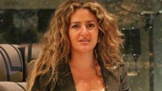 بالفيديو: كيف دافع محامي سيدة المطار عنها؟