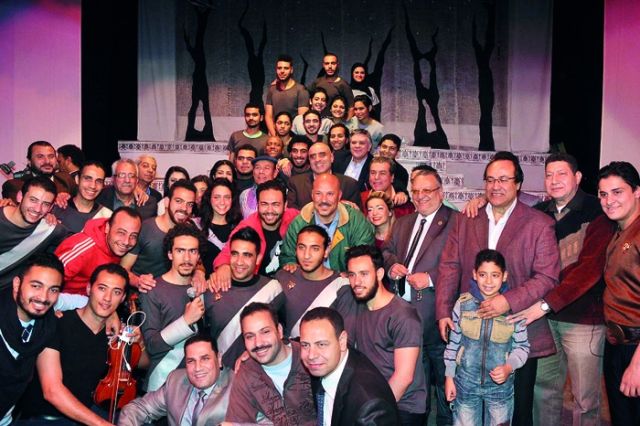  أحمد ماهر وأحمد الكحلاوي وعزمي مجاهد مع أبطال العرض