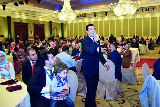 إيهاب وسط الحضور
