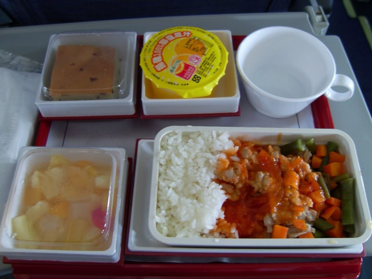 هذه هي أسباب رداءة طعم وجبات الطعام على متن الطائرة