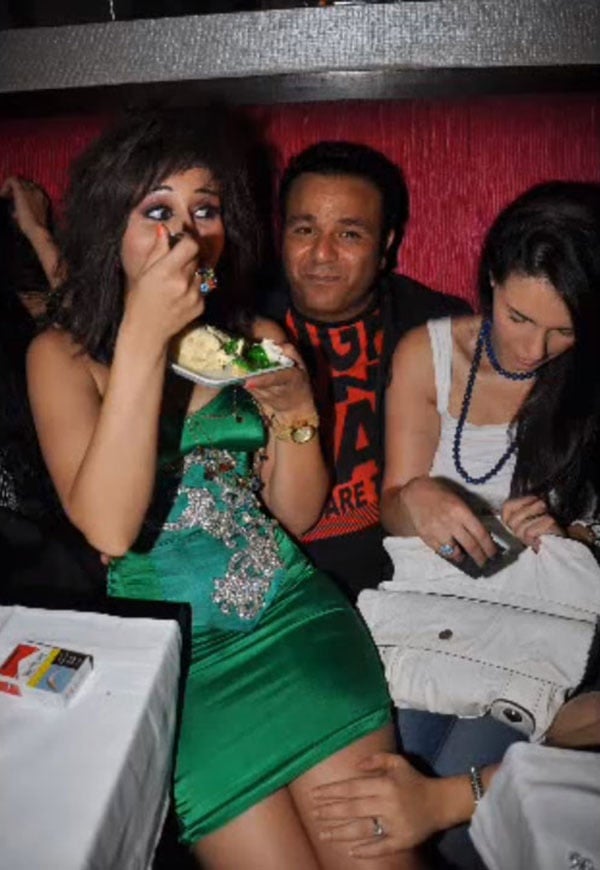 ماذا قال محمد فؤاد عن صوره الفاضحة مع منة فضالي؟ وكيف ردت منة عليه؟