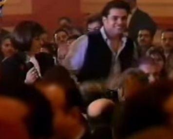 بالفيديو: ما الذي جمع عمرو دياب بوردة الجزائرية؟