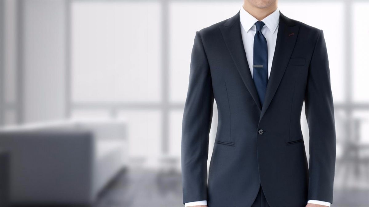 بالفيديو - أصبح النوم بالبزة الرسمية ممكناً