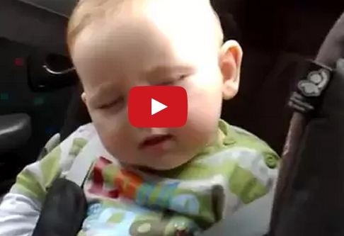 بالفيديو طفل يقاوم النوم هل نجح؟