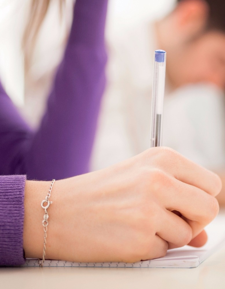 امتحانات الشهادة الرسمية تطرق باب مستقبل التلميذ