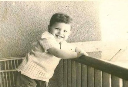 خمنوا.. من الفنان صاحب هذه الصورة؟