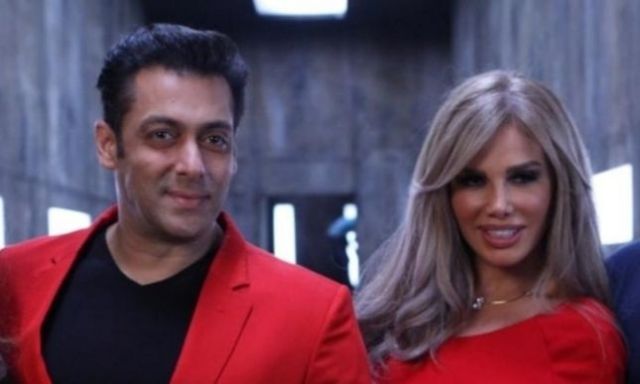 بالفيديو نيكول سابا وسلمان خان يلعبان الشطرنج