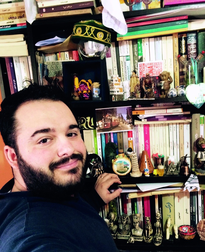 الصحافي والروائي اللبناني سليم اللوزي: مكتبتي محرّمة على غيري...