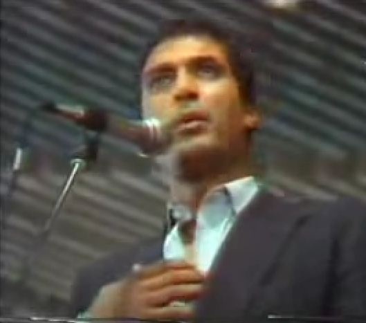 فيديو نادر - أحمد زكي يقلد عمر الشريف ومحمود المليجي وعبد الحليم