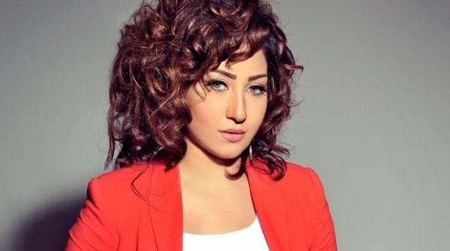 بعد اكتشافها خيانته لها في غرفة نومها... القبض على زوج بوسي!