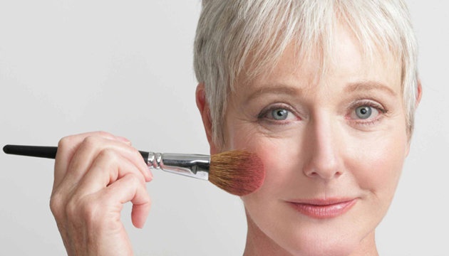 تجنبي هذه الاخطاء في المكياج كي لا تبدي أكبر سناً