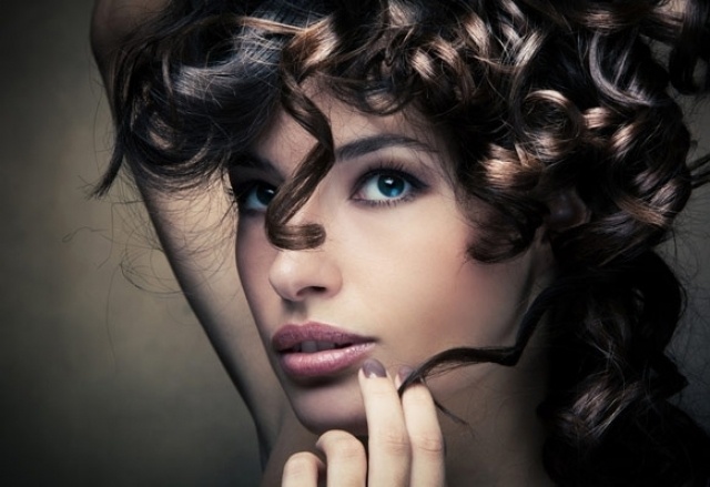 10 نصائح لشعر أجعد جذاب هذا الصيف