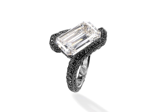 لمسة الأسود