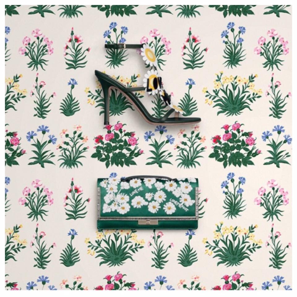 تحليّ بقوة الورود!