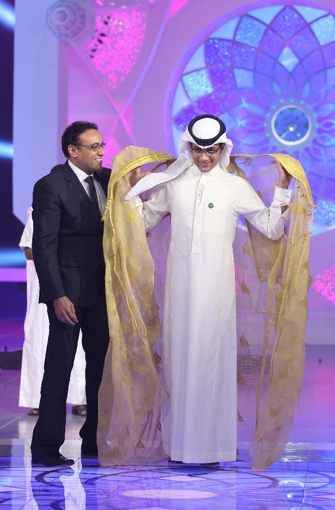 حيدر العبدالله أمير شعراء العرب... حمل البردة ومليون درهم وخاتم الإمارة إلى السعودية