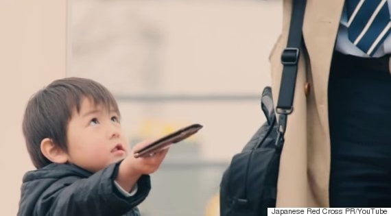 بالفيديو - ردات فعل أطفال على سقوط محفظة غرباء بقربهم