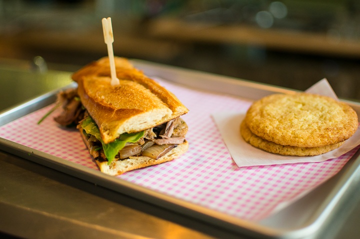 ما هي الحيلة التي يستعملونها في أوروبا لسندويشاتٍ طعمها ألذ؟ لها تكشف لك السر