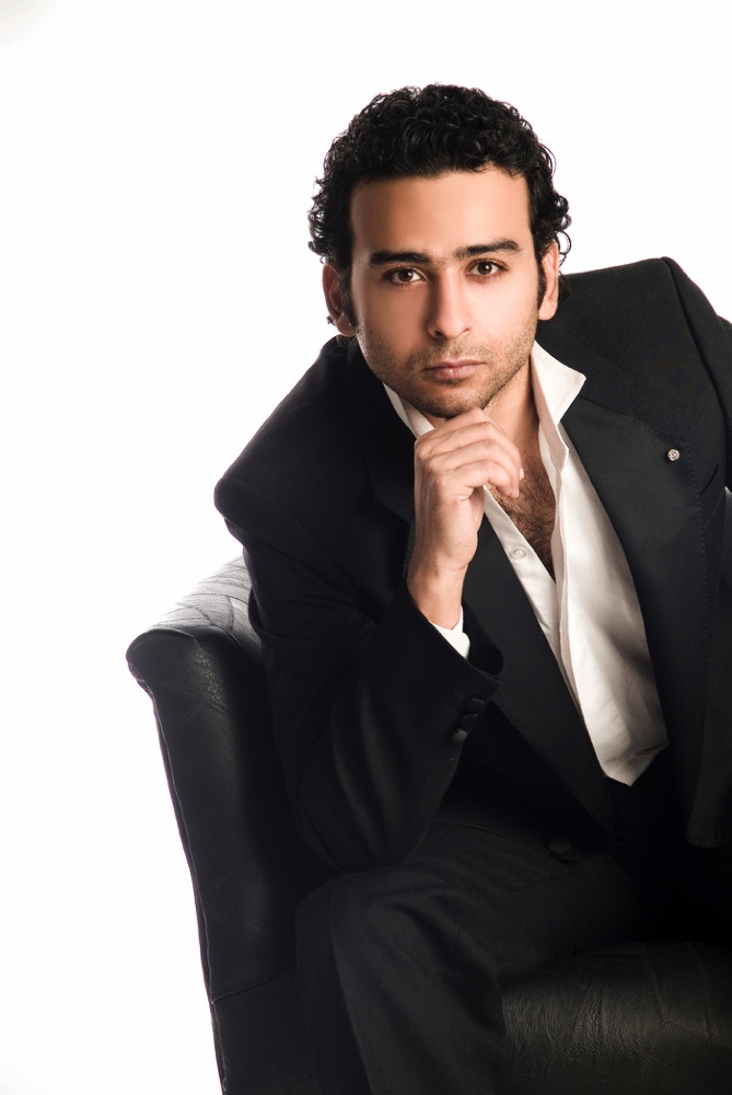 أحمد عزمي: زوجتي لا تزال حبي الحقيقي رغم انفصالنا!