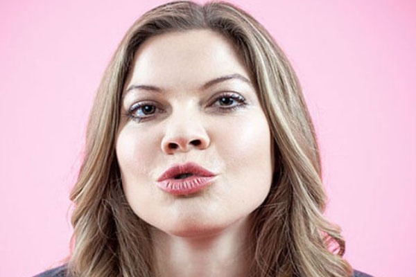 نصيحة.. إبتعد عن تقبيل هذا المكان!!