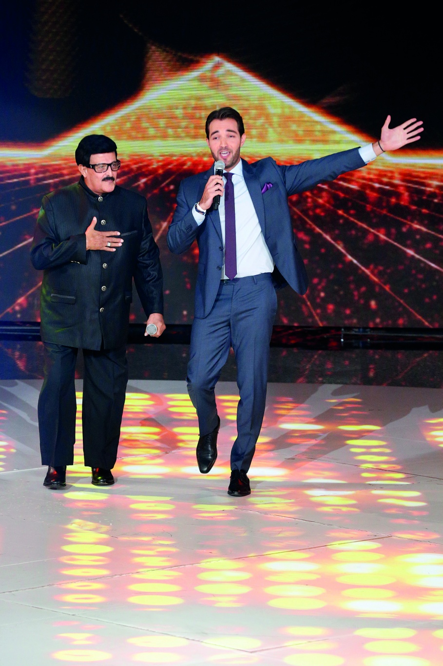 الأسطورة سمير غانم يودّع أحفاده Guittanai... إليسا مرتاحة ودنيا سعيدة وراغب الأوفر حظاً