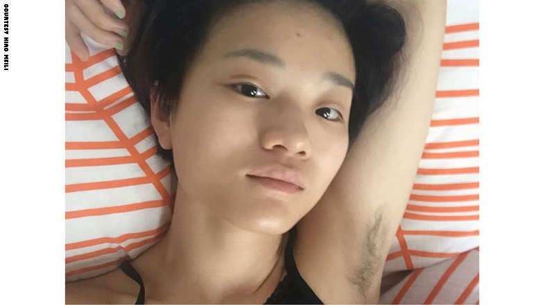 مسابقة سيلفي غريبة بين نساء الصين، وشعر الإبطين شاهداً