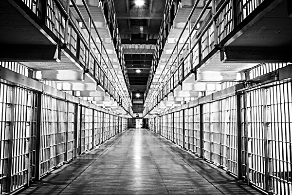 هولندا ستغلق سجوناً... لغياب المجرمين!