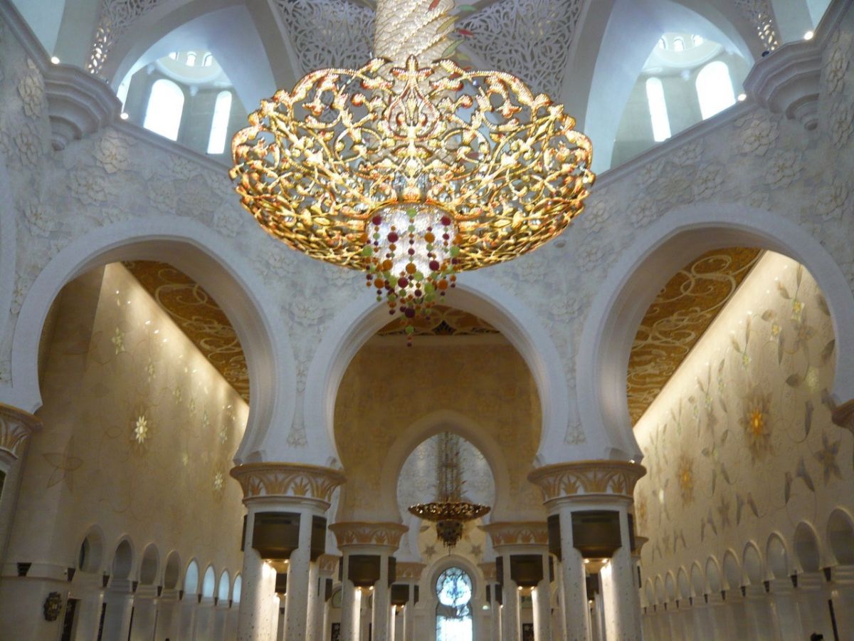 بالصور- مسجد الشيخ زايد في أبو ظبي، رابع أكبر مسجد في العالم