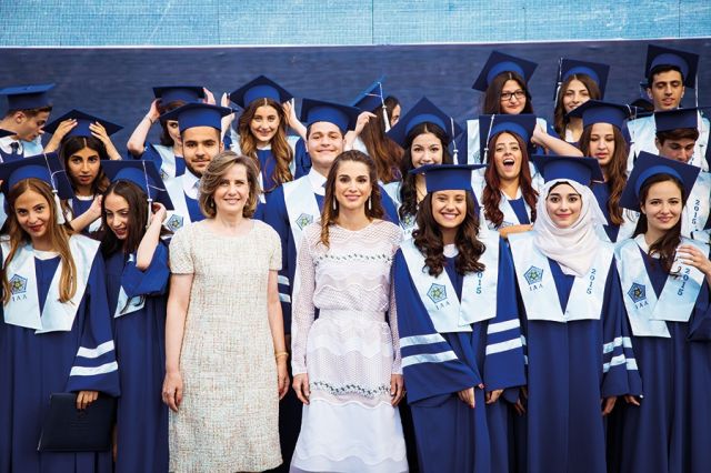 الملكة رانيا في حفل تخرّج مدرسة الأكاديمية الدولية