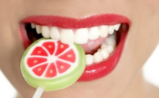هذه الأطعمة تضر بأسنانكم... احذروها!