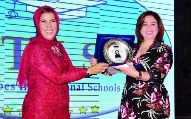 إلهام شاهين تتسلّم درع تكريمها