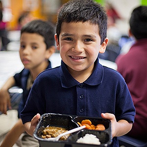 طفلك يصوم قبل سن البلوغ: كيف تتعاملين معه؟