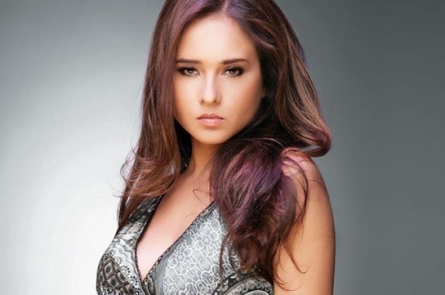 من منح نيللي كريم طاقة إيجابية؟